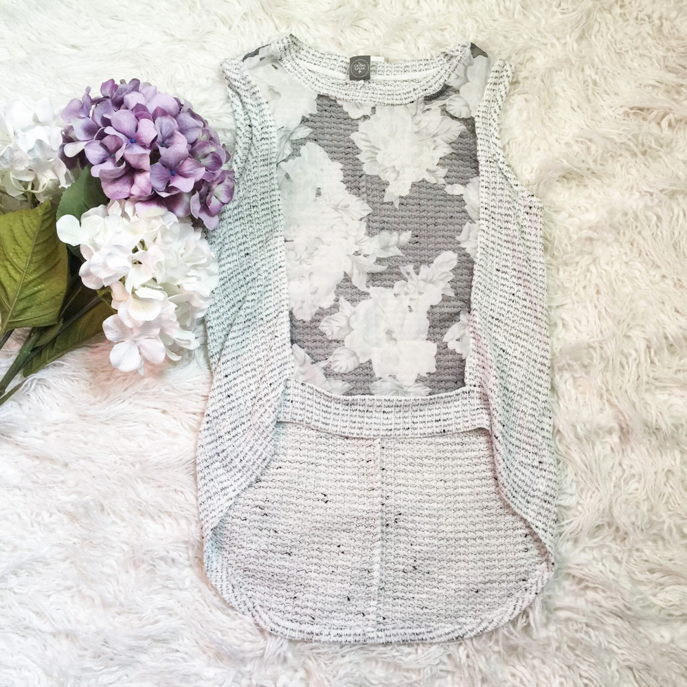 🔥SALE! Sleeveless Top With Floral Design